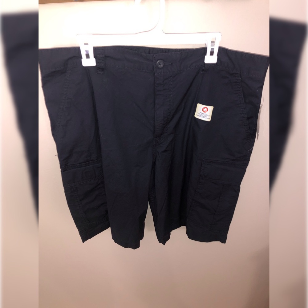 NWT Faded Glory Above the Knee Cargo Shorts- Black
